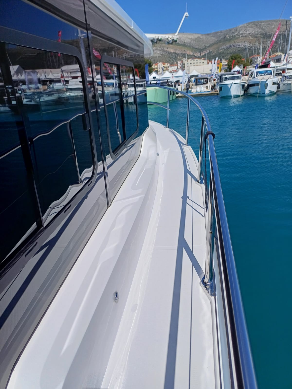 Nikhen Aquasun 34 Sedan LP - 